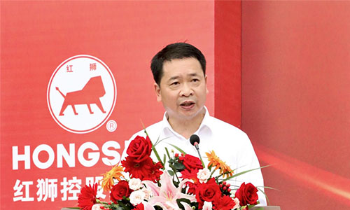 红狮集团副总经理杨志清致辞